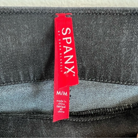 Spanx Womens Pull On Ankle Jeans Jeggings Black Distressed Sz M Skinny Raw Hem - Picture 7 of 9